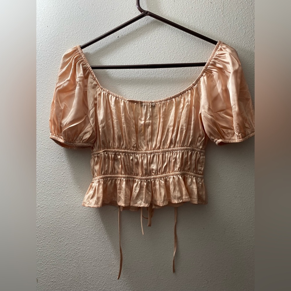 Crop Top🩷 - Picture 2 of 7